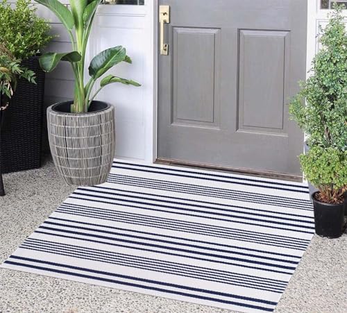 Fußmatte für den Außenbereich, 61 x 89 cm, gestreift, handgewebt, waschbar, für den Innen- und Außenbereich, kleiner Teppich für Veranda, Waschküche, Badezimmer, Blau und Weiß von HOXCIK