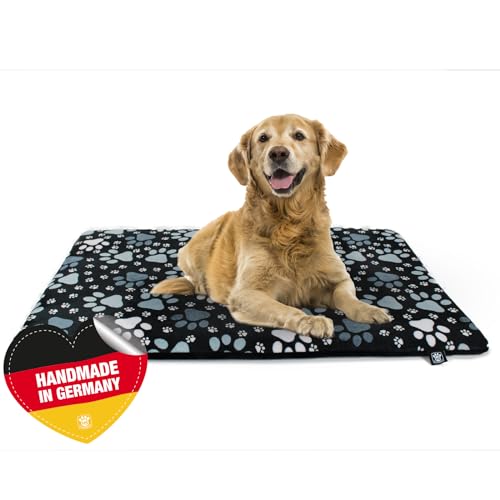 Made in Germany rutschfeste Hundedecke, Pfote Schwarz, 30 x 45 cm, für kleine & große Hunde I Flauschige Hundedecke, waschbar, trocknergeeignet mit 4 cm Polster-Füllung von HS-Hundebett