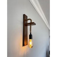 Rustikale Wandleuchte Aus Holz, Bauernhaus Wandlampe Für Wohnkultur von HTalldesign