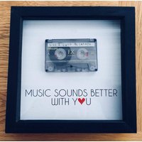 Mixed Tape Custom Frame - Mixed Tape Geschenk Retro Musik Liebhaber Rahmen Klingt Besser Mit Dir Valentinstag von HUGsbyLou