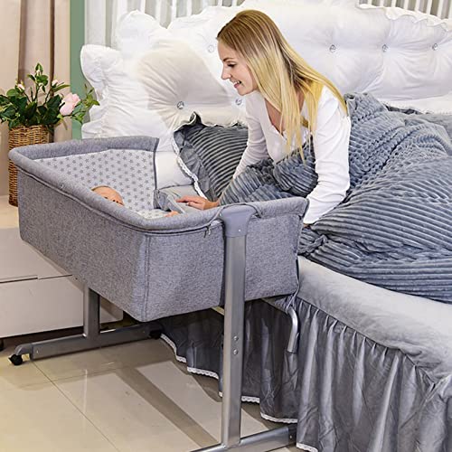 Beistellbett Baby und Freistehendes Kinderbett, 2 in 1 Baby Bett mit Rollen, Matratze, Musik und Spielzeug für Boxspringbett Nachttisch Baby Krippe Faltbar,Stubenwagen Bett Netz (96*57*77cm) von HUOLE