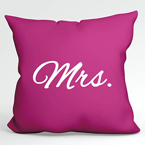 HUURAA Kissen Mrs. Schriftzug Deko Kissenbezug ohne Füllung 40x40cm Fuchsia mit Motiv Hochzeits Geschenk Idee für Freunde und Familie von HUURAA