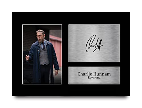 HWC Trading A4 Charlie Hunnam The Gentlemen Geschenke Geducktes Signiertes Autogramm Foto für Fans von Film Memorabilien von HWC Trading