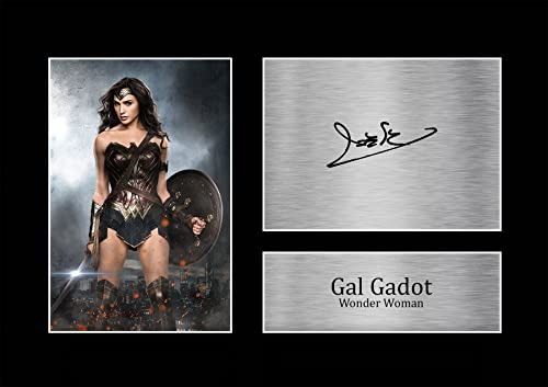HWC Trading A4 Gal Gadot Batman v Superman Wonder Woman Geschenke Geducktes Signiertes Autogramm Foto für Fans von Film Memorabilien - A4 von HWC Trading