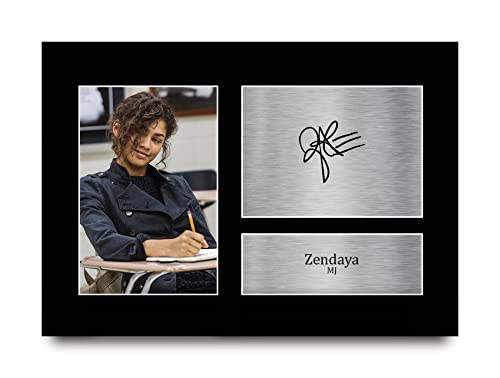 HWC Trading A4 Zendaya Spider-Man MJ Geschenke Geducktes Signiertes Autogramm Foto für Fans von Film Memorabilien - A4 von HWC Trading