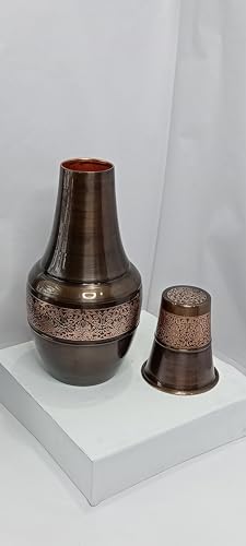 HYGGE's Kupferkrug für Schlafzimmer, gehämmertes Design mit Deckel – reines massives Kupfer, handgefertigt, Hotel und Verschenken und integriertes Glas, Volumen – 1300 ml mit 250 ml Glas HYGGE's Kupferkrug für Schlafzimmer, gehämmertes Design mit Deckel – reines massives Kupfer, handgefertigt, Hotel und Verschenken und integriertes Glas, Volumen – 1300 ml mit 250 ml Glas von HYGGE Offshore