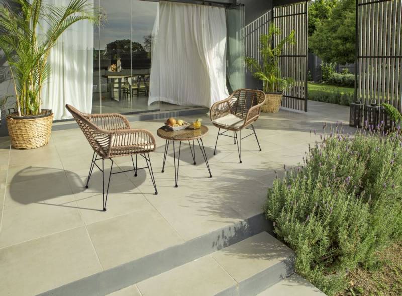 Set Mala 2 Stühle und Tisch Set Mala 2 Stühle und Tisch von HZL