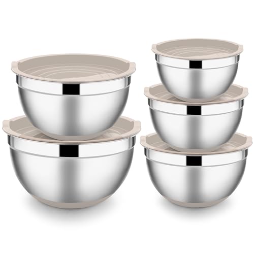 HaWare Rührschüssel 5er-Set, Edelstahl Salatschüssel Schüssel Set mit Luftdichtem Deckel und Rutschfestem Silikonboden, Stapelbar & Vielseitig, Spülmaschinenfest, 6.6L/ 3.5L/ 2.5L/ 1.5L/1L - Khaki von HaWare