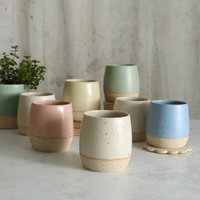 Getränke Trommelstein, Trinkgläser, Tassen von HabulousCeramics