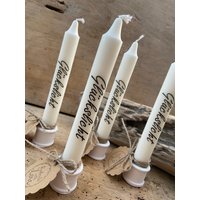 Set Glückslicht Kerze + Kerzenhalter Weiß Deko Landhaus Shabby Kerzenständer Geschenk Stabkerze Hygge Scandi Haus Kerzenteller von Haekelguste