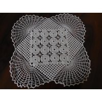 Häkeldeckchen Mitteldecke Handarbeit 22 cm X Perlweiß Häkeldeckchen Mitteldecke Handarbeit 22 cm X Perlweiß von Haekeliris