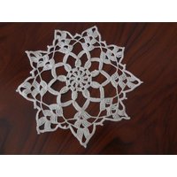 Häkeldeckchen Rund Handarbeit Naturweiß 19 cm Baumwolle von Haekeliris