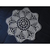 Häkeldeckchen Rund Handarbeit Weiß Durchmesser 26 cm Baumwolle Spitzenhäkelei Häkeldeckchen Rund Handarbeit Weiß Durchmesser 26 cm Baumwolle Spitzenhäkelei von Haekeliris