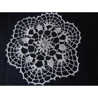 Häkeldeckchen Rund Handarbeit Weiß Durchmesser 28 cm Häkeldeckchen Rund Handarbeit Weiß Durchmesser 28 cm von Haekeliris