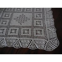 Häkeldecke Filetmuster Perlweiß 41 cm X 37 Mitteldeckchen Häkeldecke Filetmuster Perlweiß 41 cm X 37 Mitteldeckchen von Haekeliris