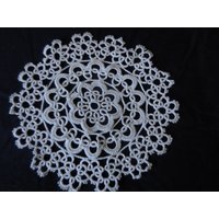 Schiffchenspitze Occhi Frivolité Tischläufer Handarbeit Rund Durchmesser 10, 5 cm Weiß Deckchen von Haekeliris
