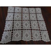 Von Hand Gehäkelte Mitteldecke Perlweiß 46 cm X Handarbeit Wie Zu Omas Zeiten Patchworktechnick von Haekeliris