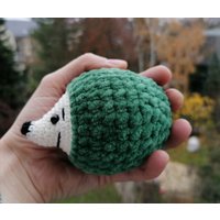 Süßer Kleiner Kuschel-Igel in Grün, Gehäkelt von Haekelperle