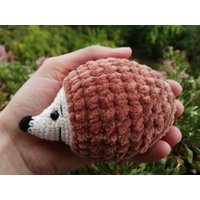 Süßer Kleiner Kuschel-Igel in Hellbraun, Gehäkelt von Haekelperle