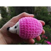 Süßer Kleiner Kuschel-Igel in Rosa, Gehäkelt von Haekelperle