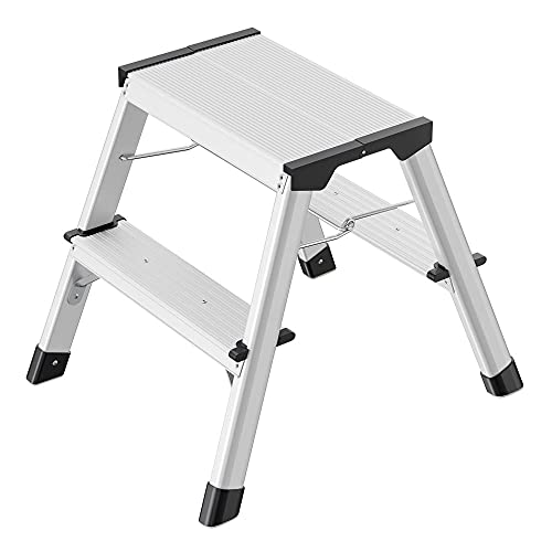 Hailo L90 Step-ke - Doppelstufen-Alu-Klapptritt mit Klappsperre - 2-stufiger Klapptritt inkl. Soft-Grip-Sohlen - belastbar bis 150 kg - Gewicht: 2 kg - Silber von Hailo