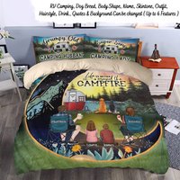 Personalisierte Mond-Camping-Quilt-Bett-Sets - Geschenkidee Für Familien-Camping-Liebhaber Paar-Eltern Das Leben Ist Besser Am Lagerfeuer von HakkiAsanStudio