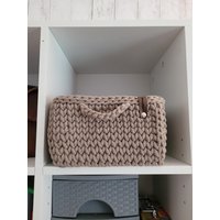 Aufbewahrungs Korb Mit Holzboden Aus Recycelter Baumwollkordel. Für Viele Verschiedene Gegenstände Zum Aufbewahren Aufbewahrungs Korb Mit Holzboden Aus Recycelter Baumwollkordel. Für Viele Verschiedene Gegenstände Zum Aufbewahren von Halesknittingworld