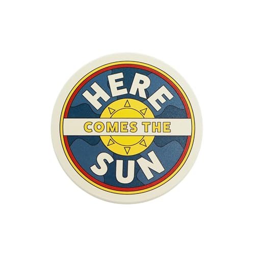 Half Moon Bay Here Comes The Sun – The Beatles – mehrfarbiger Untersetzer aus Steingut, 10,2 cm Half Moon Bay Here Comes The Sun – The Beatles – mehrfarbiger Untersetzer aus Steingut, 10,2 cm von Half Moon Bay