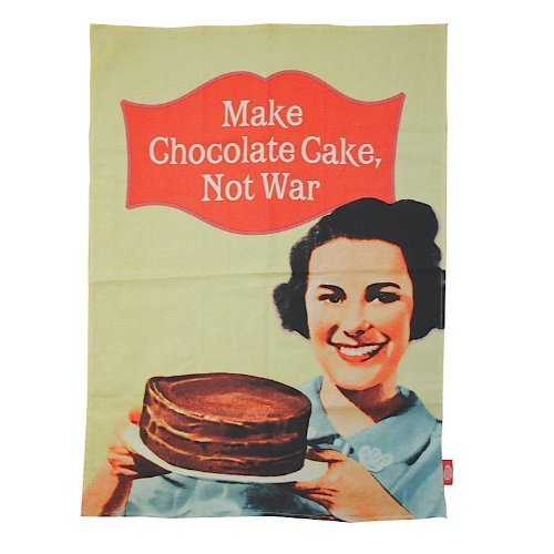 Make Chocolate Cake Not War Retro Geschirrtücher Tea Towel von Half Moon Bay