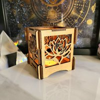 Lotus Windlicht, Blume Geschenk Für Sie, Teelichthalter Aus Holz, Meditation Geschenke von HalfmoonNestWorks