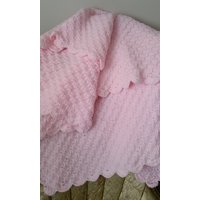 Handgemachte Gehäkelte Babydecke - Rosa Strickdecke Baby Mädchen Geschenk Für Kinderzimmer Dekor Shower von HalinasComfyKnits