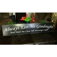 Kuss Mich Immer Gute Nacht Holzschild Beunruhigtes Holz Extra Großes Rustikales Schlafzimmer-Wandbehang Primitive Dekor-Fixierer Oberes Zeichen Kuss Mich Immer Gute Nacht Holzschild Beunruhigtes Holz Extra Großes Rustikales Schlafzimmer-Wandbehang Primitive Dekor-Fixierer Oberes Zeichen von HalliesCollectibles