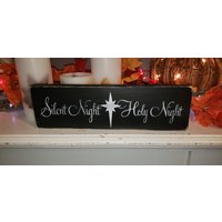 stille Nacht Heilige Holzschild, Wandbehang Aus Gebrauchtem Palettenholz von HalliesCollectibles