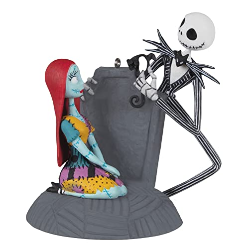 Hallmark Keepsake Kunststoff-Halloween-Ornament 2022, Disney Tim Burtons The Nightmare Before Christmas Jack und Sally von Hallmark Keepsake