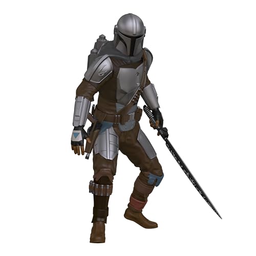 Hallmark Keepsake Weihnachtsschmuck 2024, Star Wars: The Mandalorian Wielding The Darksaber, Geschenke für Star Wars Fans von Hallmark Keepsake