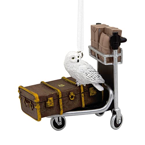 Hallmark Harry Potter 25574068 Trolleywagen mit Hedwig Weihnachtsdekoration, H 7,8 x B 7,3 x L 4,9 cm, Weiß und Braun Hallmark Harry Potter 25574068 Trolleywagen mit Hedwig Weihnachtsdekoration, H 7,8 x B 7,3 x L 4,9 cm, Weiß und Braun von Hallmark