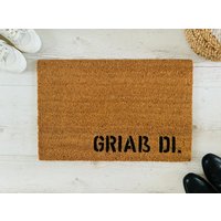 Griaß Di. Kokos-Fußmatte Fußabtreter | Türvorleger Teppich 40 X 60 cm Spruch Geschenk Hochzeit Geburtstag Einzug Weihnachten von HalloHeimat
