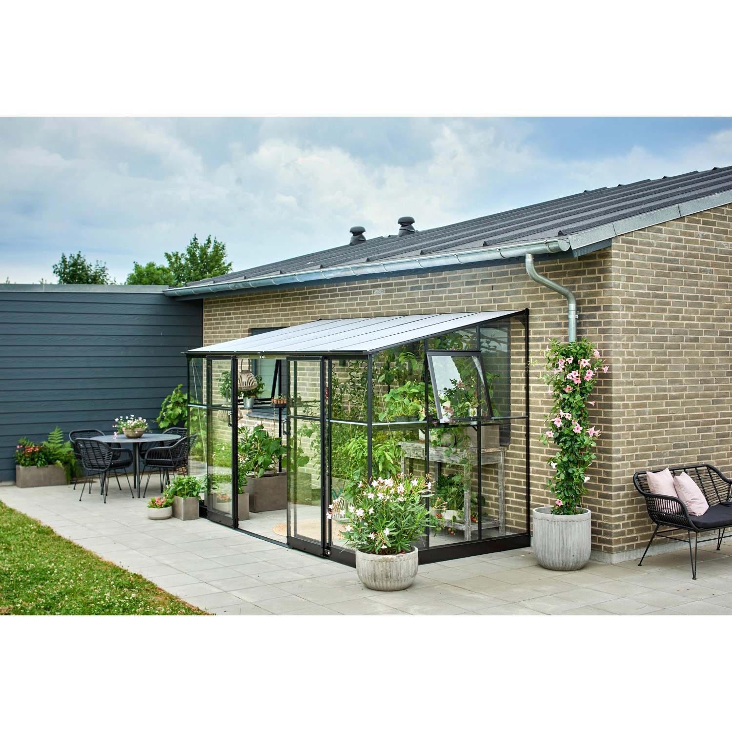 Halls Gewächshaus Qube Lean-to 612 mit 3 mm Sicherheitsglas 7,1 m² Schwarz von Halls