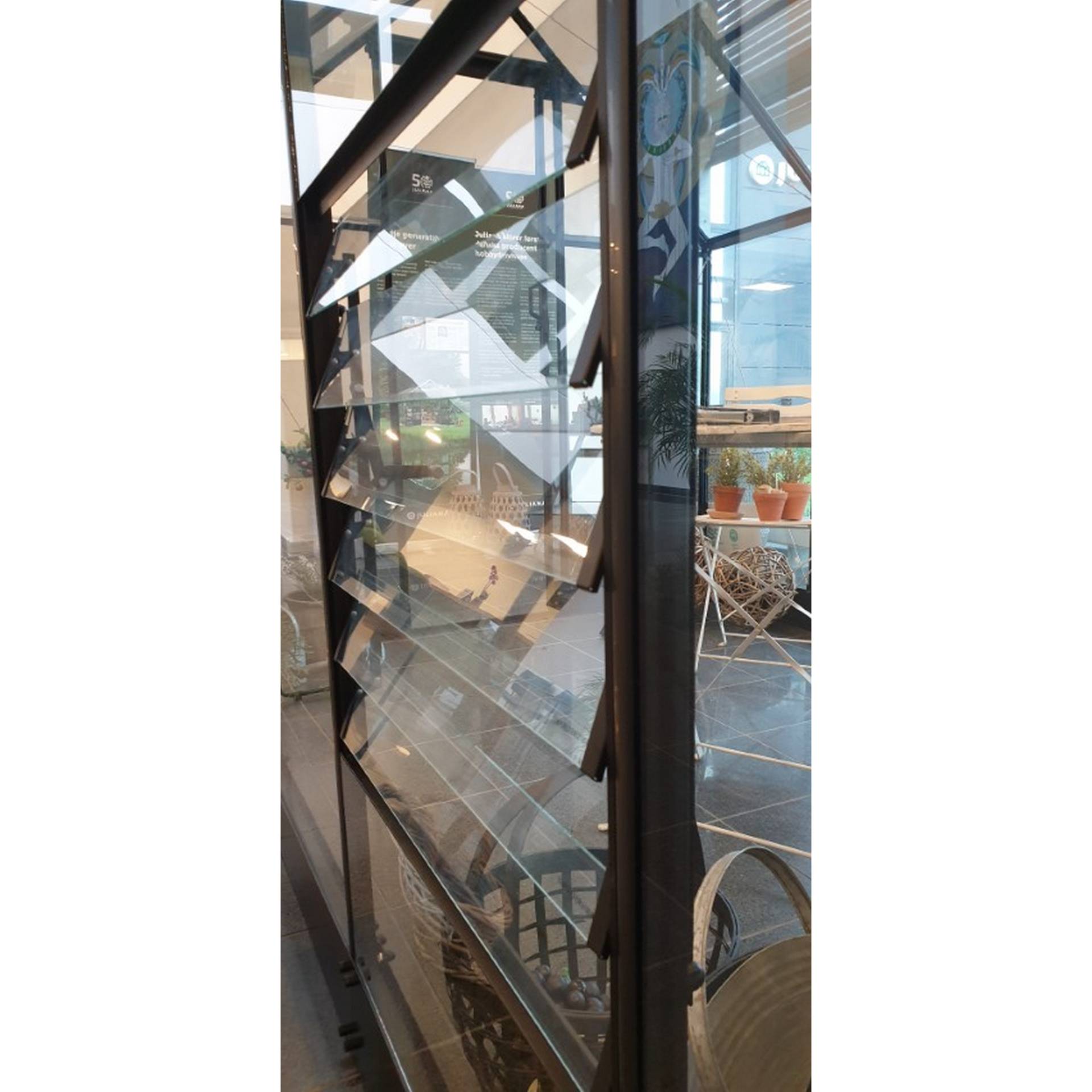 Lamellenlüfter 'Halls Qube' schwarz 5 x 60 x 60 cm Lamellenlüfter 'Halls Qube' schwarz 5 x 60 x 60 cm von Halls