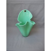 Große Taschentuchvase Glas Grün Mint Serviettenvase Glasvase Vintage Gefaltet Handgemacht Große Taschentuchvase Glas Grün Mint Serviettenvase Glasvase Vintage Gefaltet Handgemacht von HamburgVintage