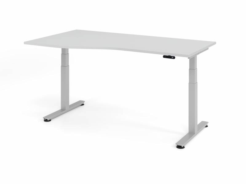 Hammerbacher XDSM-Serie elektrisch höhenverstellbarer Schreibtisch Trapezform mit C-Fuß Gestell. von Hammerbacher