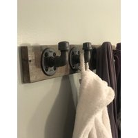 Garderobe Oder Handtuchhalter Aus Altholz Und Industrierohr Industrial Chic Steampunk Inspiriert Hampton Design von HamptonIndustrial
