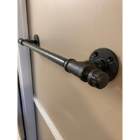 Industrielle Badezimmer Handtuchhalter Bar Rack Eisen Rohr Steampunk Hampton Industrial Design von HamptonIndustrial