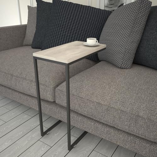 Hanah Home Industrial Side Table with Wheeled Metal Legs, Oak Finish, 46 x 62 x 26 cm | 100% Melamine Coated Particle Board, 18 mm Thick | Stylish & Functional Hanah Home Industrial Side Table with Wheeled Metal Legs, Oak Finish, 46 x 62 x 26 cm | 100% Melamine Coated Particle Board, 18 mm Thick | Stylish & Functional von Hanah Home