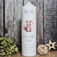 Taufkerze Kommunionkerze Eichhörnchen "Linus" - Beige, Naturfarben, Konfirmationkerze Mit Name, Datum Und Taufspruch von HandMakeCandle