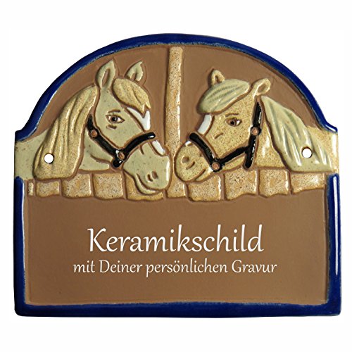 Handarbeit aus Schleswig-Holstein Keramikschild 16,0 x 14,5 cm Motiv Zwei Pferde in ihren Boxen (braun) von Handarbeit aus Schleswig-Holstein