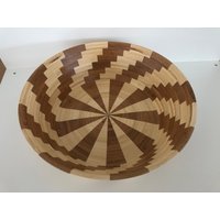 Wunderschöne Segmentschale Obst-Brotschüssel, Handgefertigte, Jedes Ein Unikat, Besteht Aus 126 Einzelteile Wunderschöne Segmentschale Obst-Brotschüssel, Handgefertigte, Jedes Ein Unikat, Besteht Aus 126 Einzelteile von HandcrafVonKarlheinz