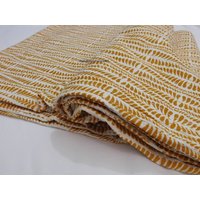Gelber Kantha Quilt Leichte Tagesdecke Aus Baumwolle von HandloomPalaceArt