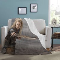 Lagertha Decke Fleece Schild Jungfrau Wikinger Dekoration Reisen Geschenke Für Sie Ihn von HandmadeArtShopCo