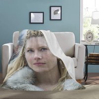 Lagertha Decke Fleece Schild Jungfrau Wikinger Dekoration Reisen Geschenke Für Sie Ihn von HandmadeArtShopCo